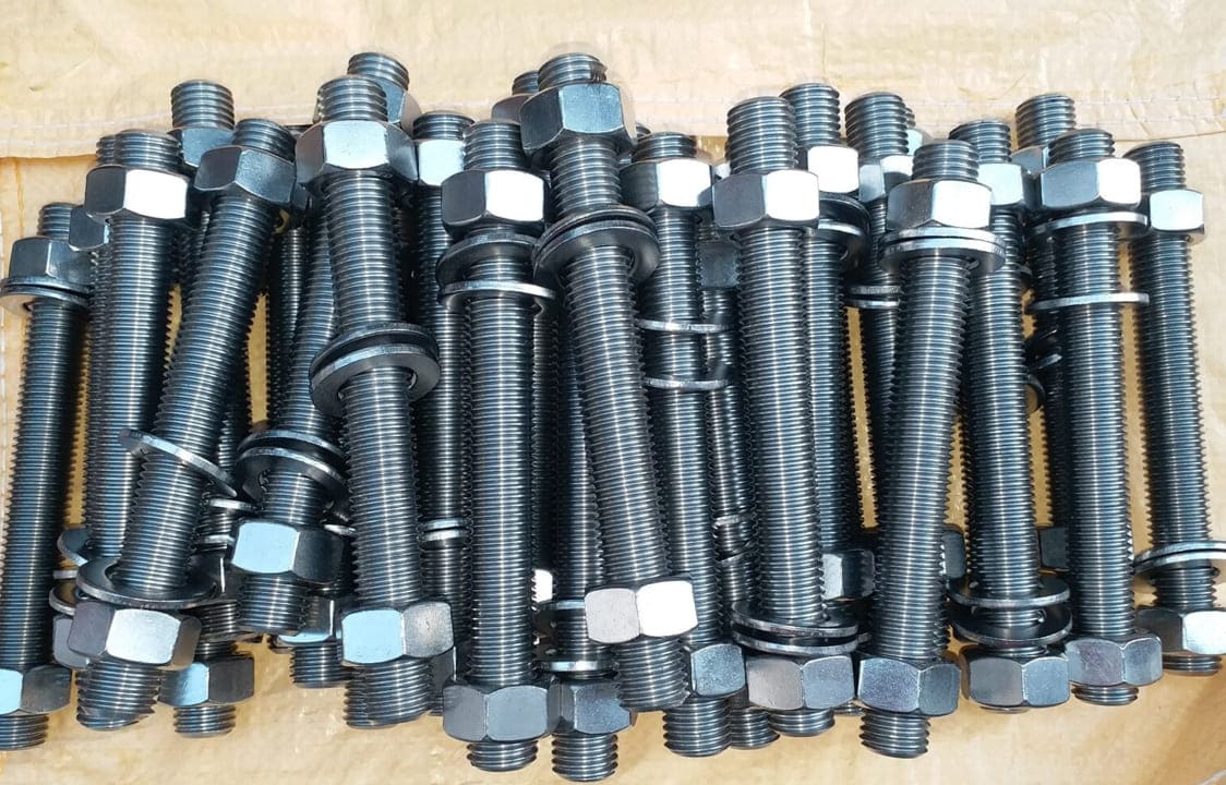 High tensile stud bolt supplied by Dalloyed in industrial use